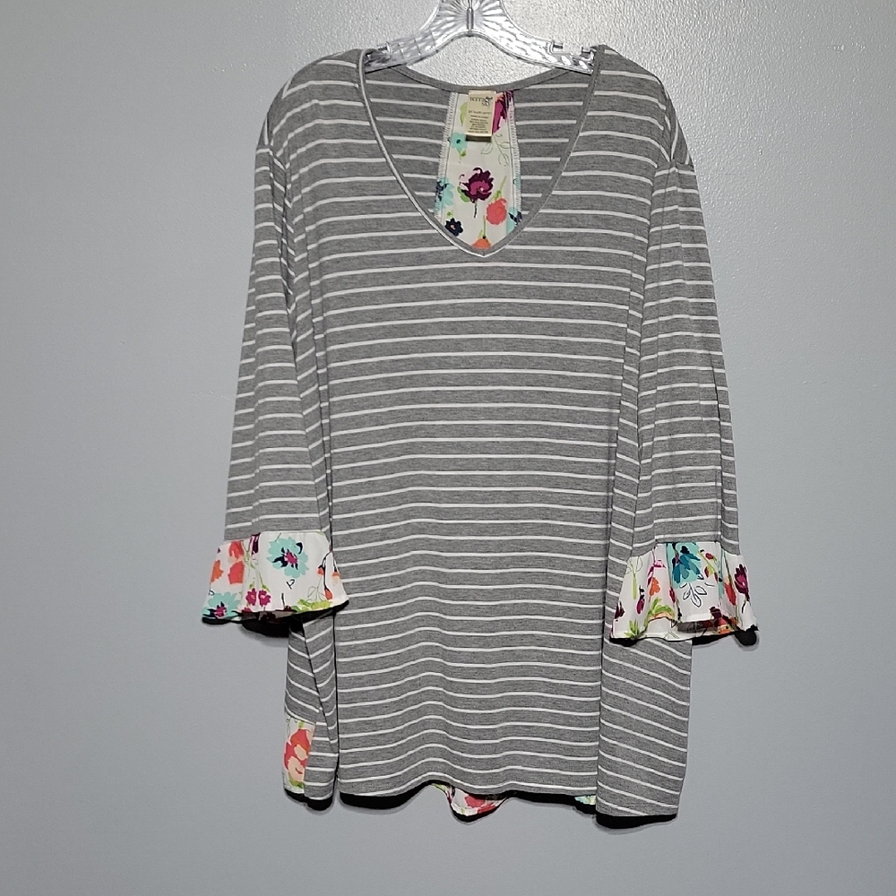 Terra & Sky Striped Gray Long Sleeve Top with Floral Cuffs - Size 3X